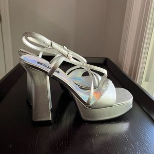 Platform silver sandals - Size 10